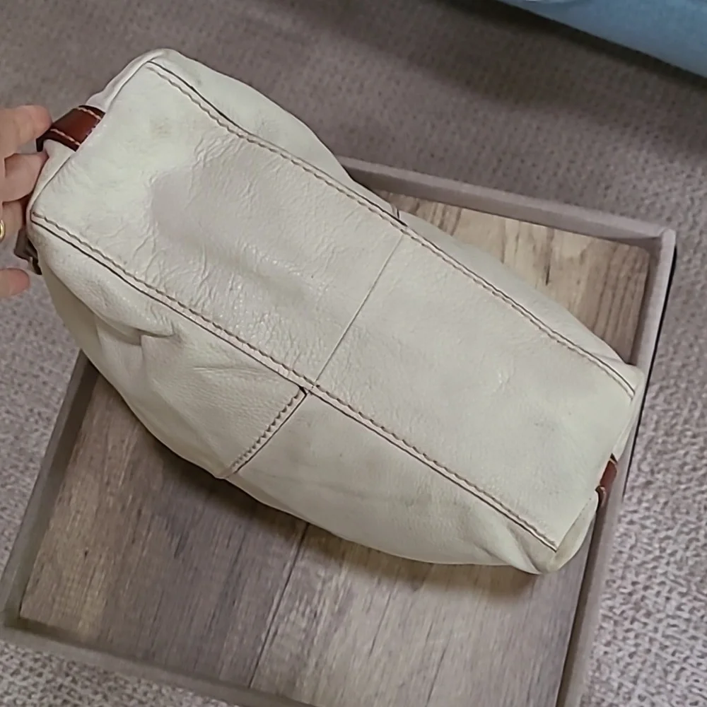 Fossil Leather Shoulder Bag  With Stud Detailing Vintage BOHO - Picture 9 of 15